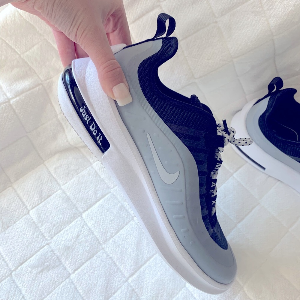 Nike Air Max women’s size 8 🖤